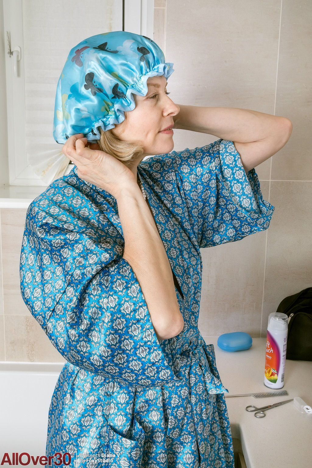 diana-v-showercap-shave-01-1